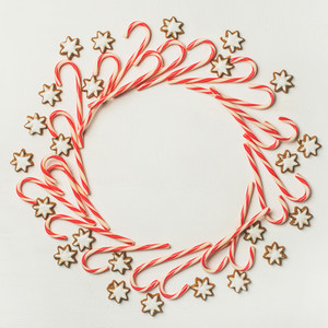 Christmas wreath pattern made from candy cane sticks  square crop