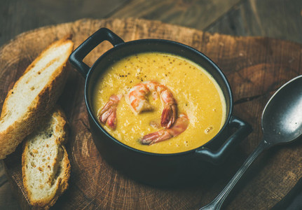 Corn creamy soup with shrimps served in pot