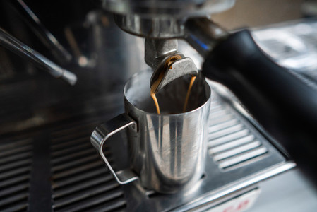 make espresso with a coffee machine