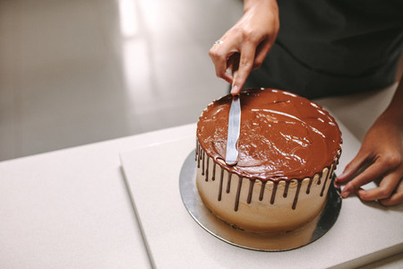 Decorating cake with chocolate frosting