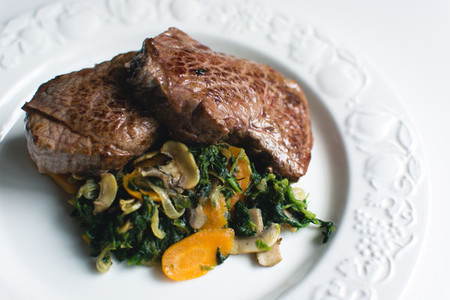 Sirloin beef steak with vegetabl