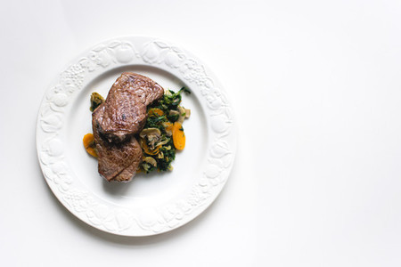 Sirloin beef steak with vegetabl