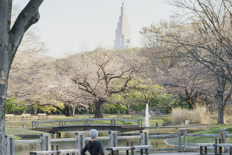 Runner stretching in Yoyogi Park #01