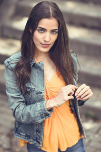 Woman with nice hair wearing casual clothes in urban background