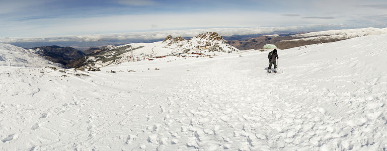 Man doing cross country skiing in Sierra Nevada