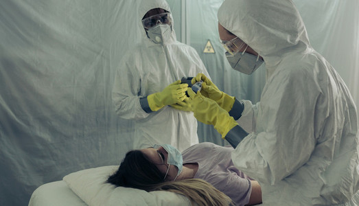People attending to a woman with a virus lying on a stretcher