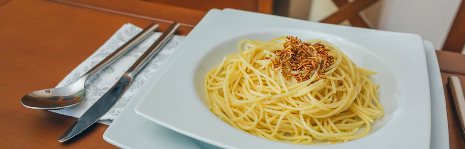 Spaghetti with worms dish