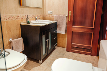 Tidy bathroom with washbasin cabinet