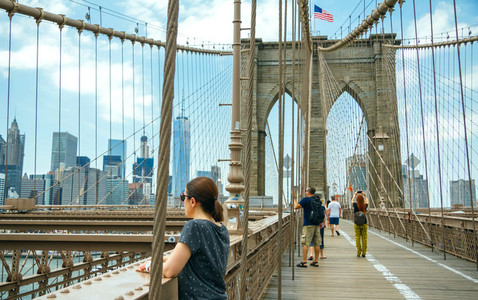 Tourists taking photos in Brooklyn Bridge in New York City