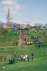 Public and runners in a extreme obstacle race on park
