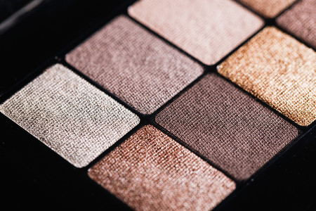 Set of nude mineral eyeshadow in a palette  Satin  matte  and metallic shades