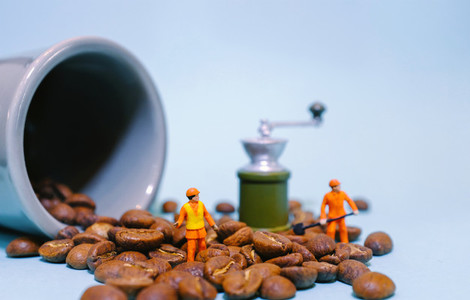 Miniature people worker coffee beans with cup and grinder mac