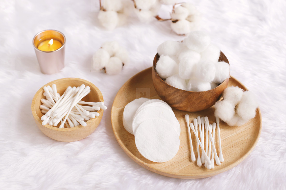 Organic cotton facial pads, cotton balls and cotton buds for rem