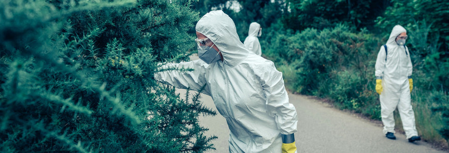 People in bacteriological protection suits looking for samples o