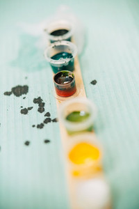 Little tattoo ink bottles full of different colors