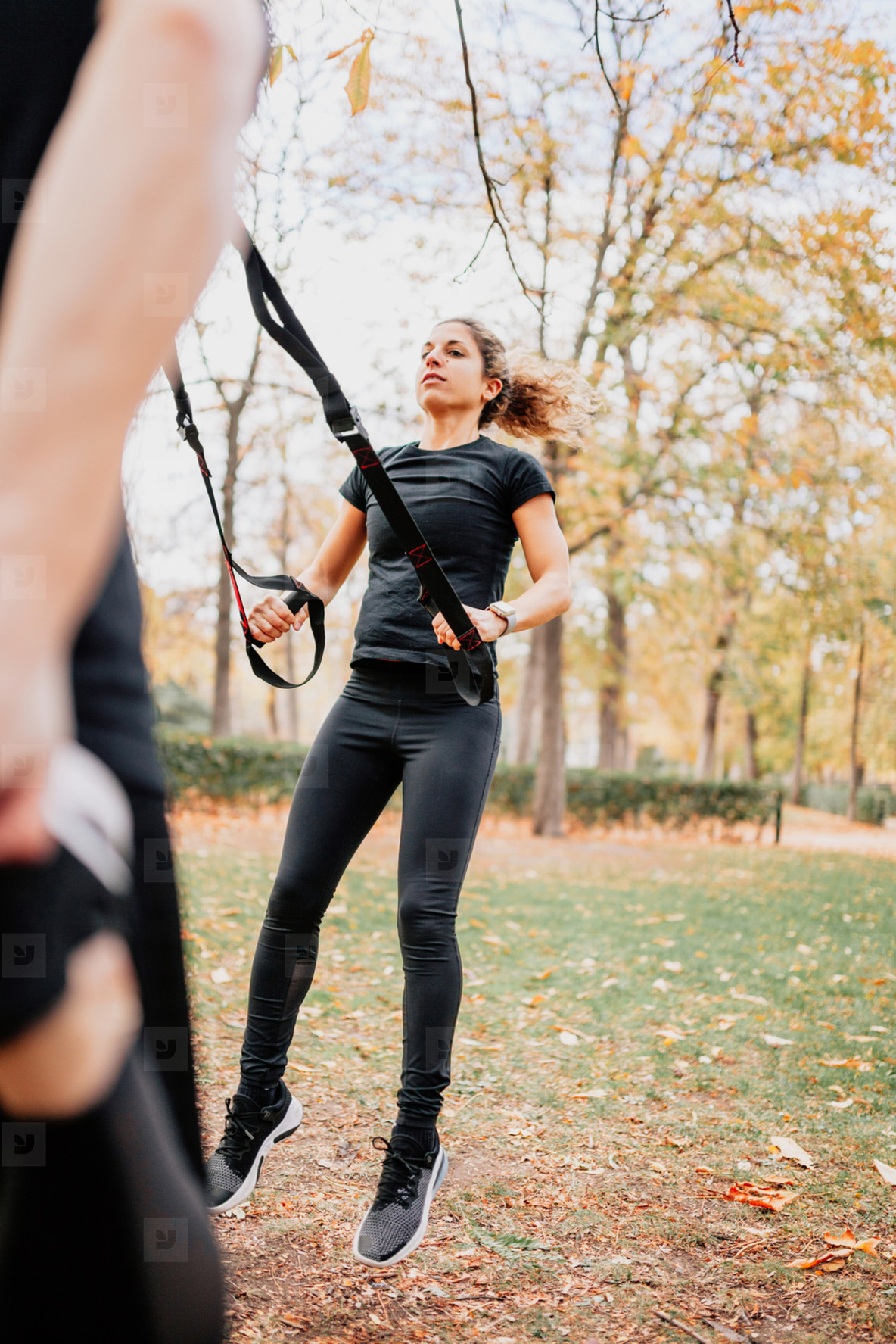 Photos Women Training With Trx Outside In The Park Youworkforthem
