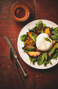 Seasonal salad with burrata cheese and peaches and rose wine
