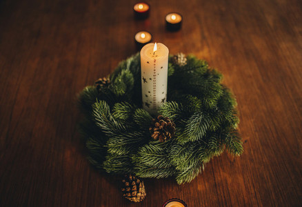 Burning candles with advent wreath