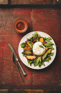 Salad with burrata cheese and peaches and rose wine