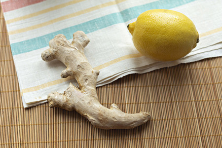 Whole lemon and ginger root