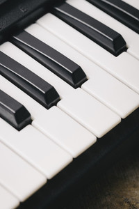 Synthesizer keyboard