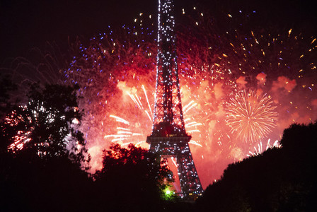 Eiffeltower Fireworks 1