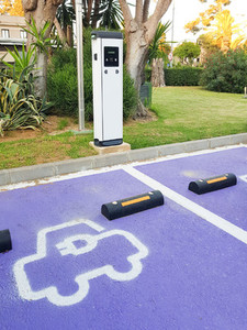 Charging point for electric vehicles in urban street