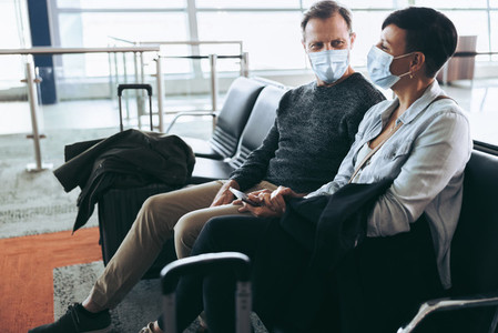 Couple traveling during covid 19 pandemic