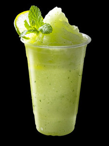 Smoothies mixed apple and lemon with lemon slices and mint leave