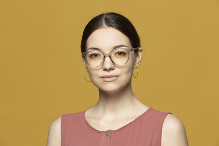 Portrait confident young woman in eyeglasses