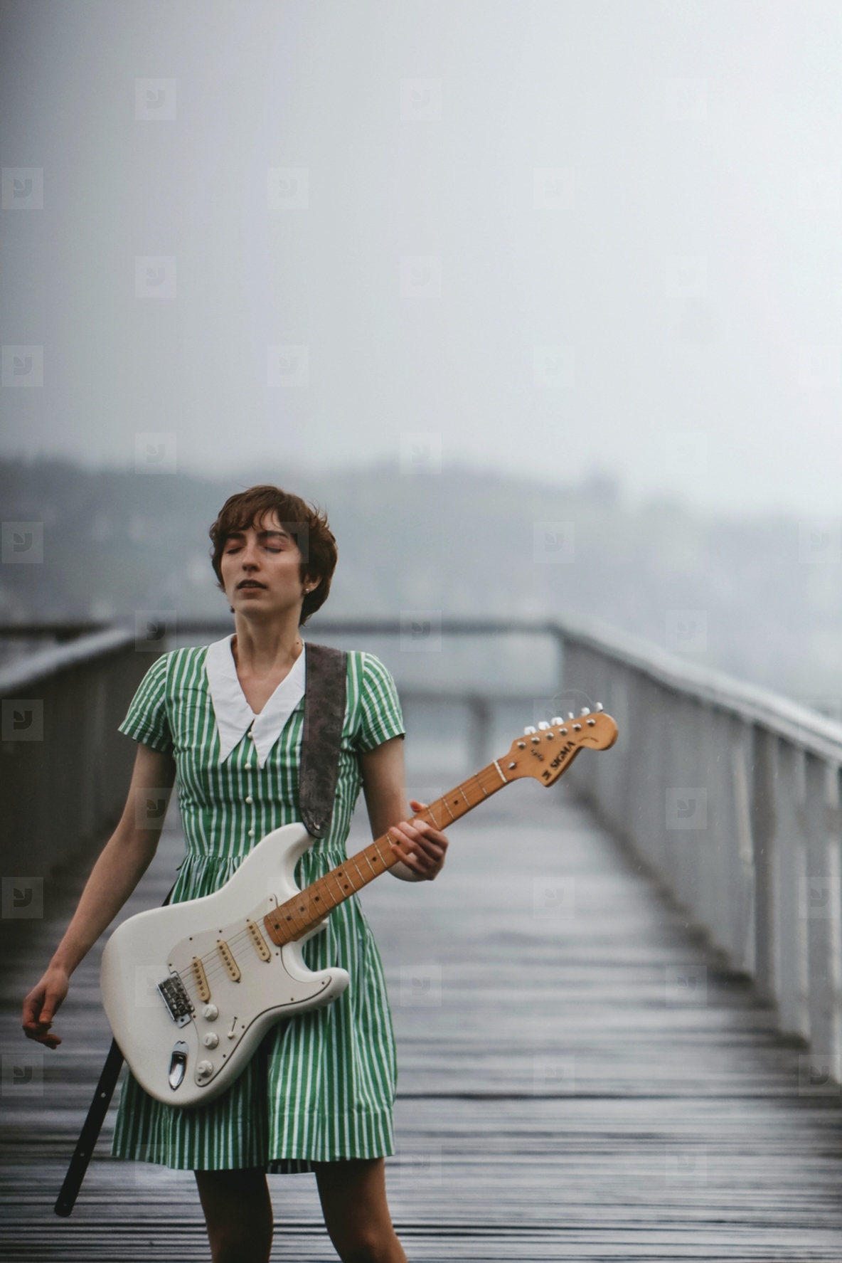 Female indie musician 41