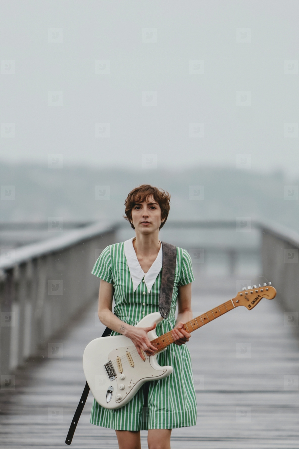 Female indie musician 40
