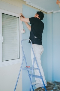 Man working in a room renovation