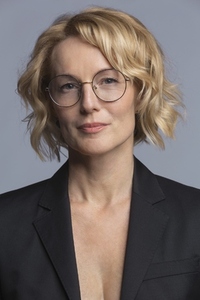 Portrait confident beautiful blonde businesswoman in eyeglasses