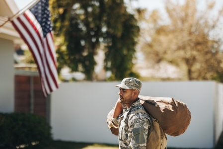 American soldier coming back home from the military