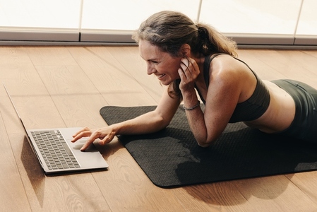 Joining an online fitness class at home