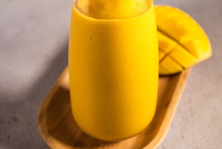 Cold mango smoothie cocktail wit