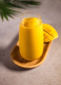 Cold mango smoothie cocktail wit