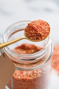 Seasoning mix with red paprika