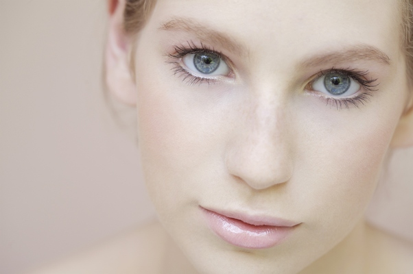 Close Up Of Young Blonde Woman Photo (278736) - YouWorkForThem