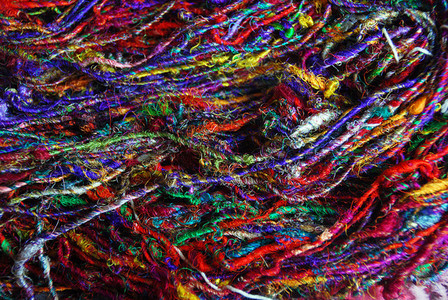 Coloured raw silk thread