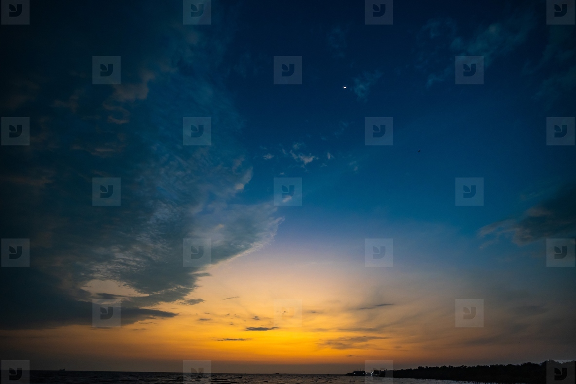 Picture of the atmosphere of the sea in the evening the light a