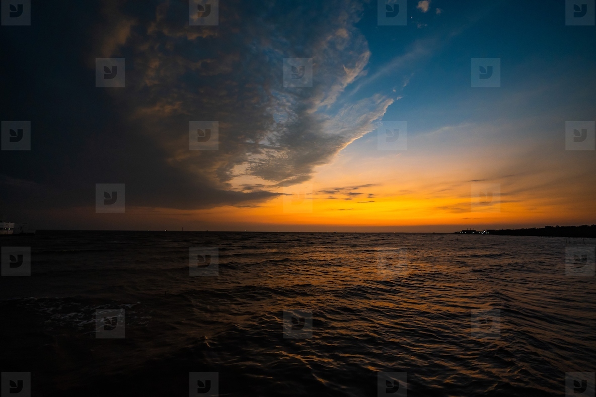 Picture of the atmosphere of the sea in the evening the light a