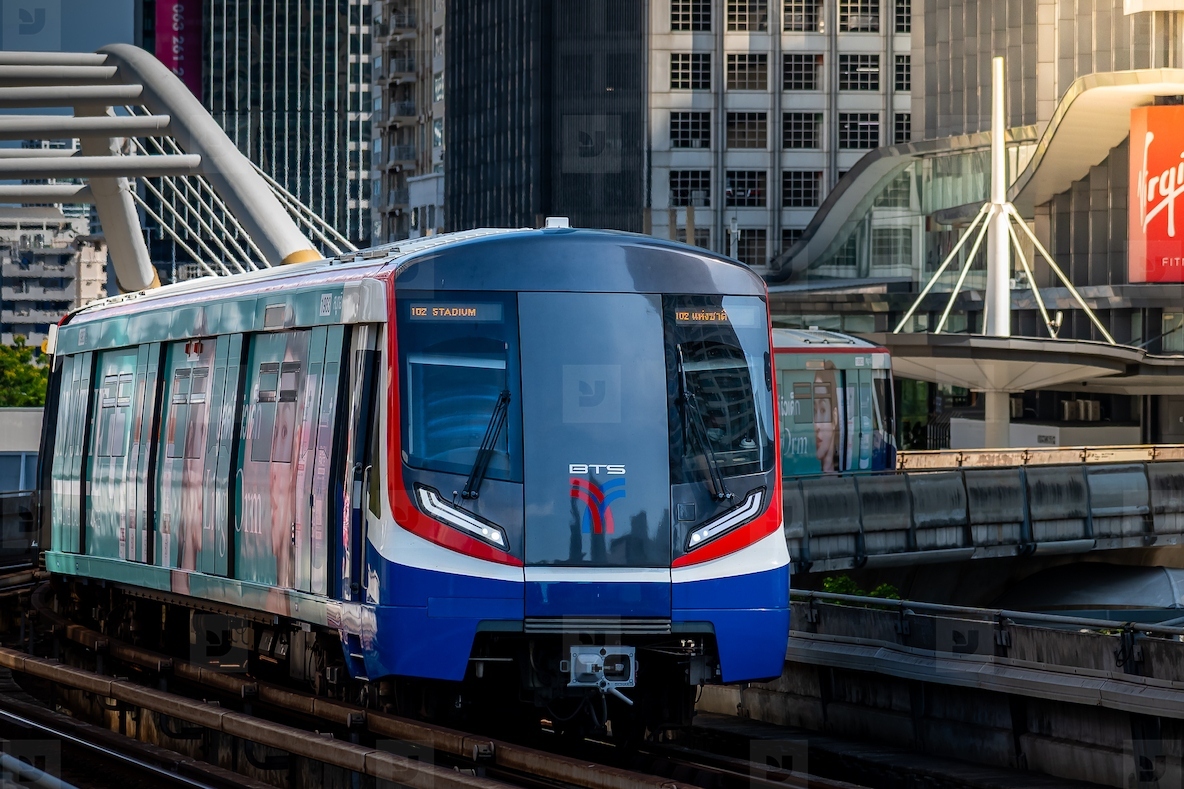 Bangkok  Thailand   April 20  The BTS Skytrain is entering Chon