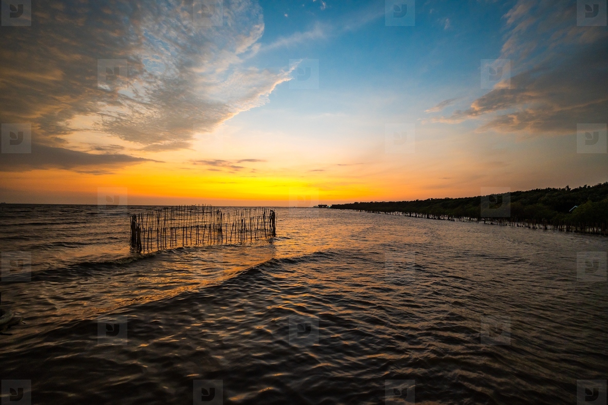 Picture of the atmosphere of the sea in the evening the light a