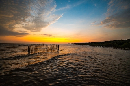 Picture of the atmosphere of the sea in the evening the light a Picture of the atmosphere of the sea in the evening the light a