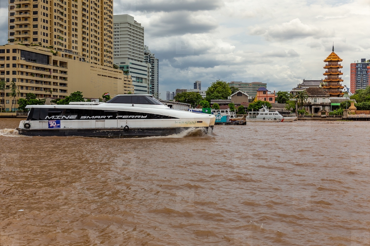 BANGKOK THAILAND AUGUST 19 2025 Electric passenger boats t