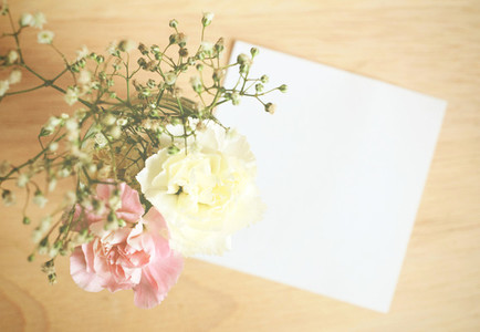 Flower with blank note paper