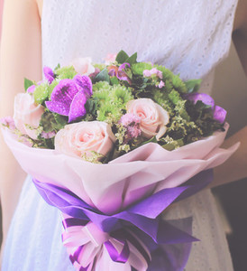 Bride with bouquet of flower