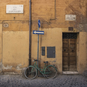 Green bike in Trastevere